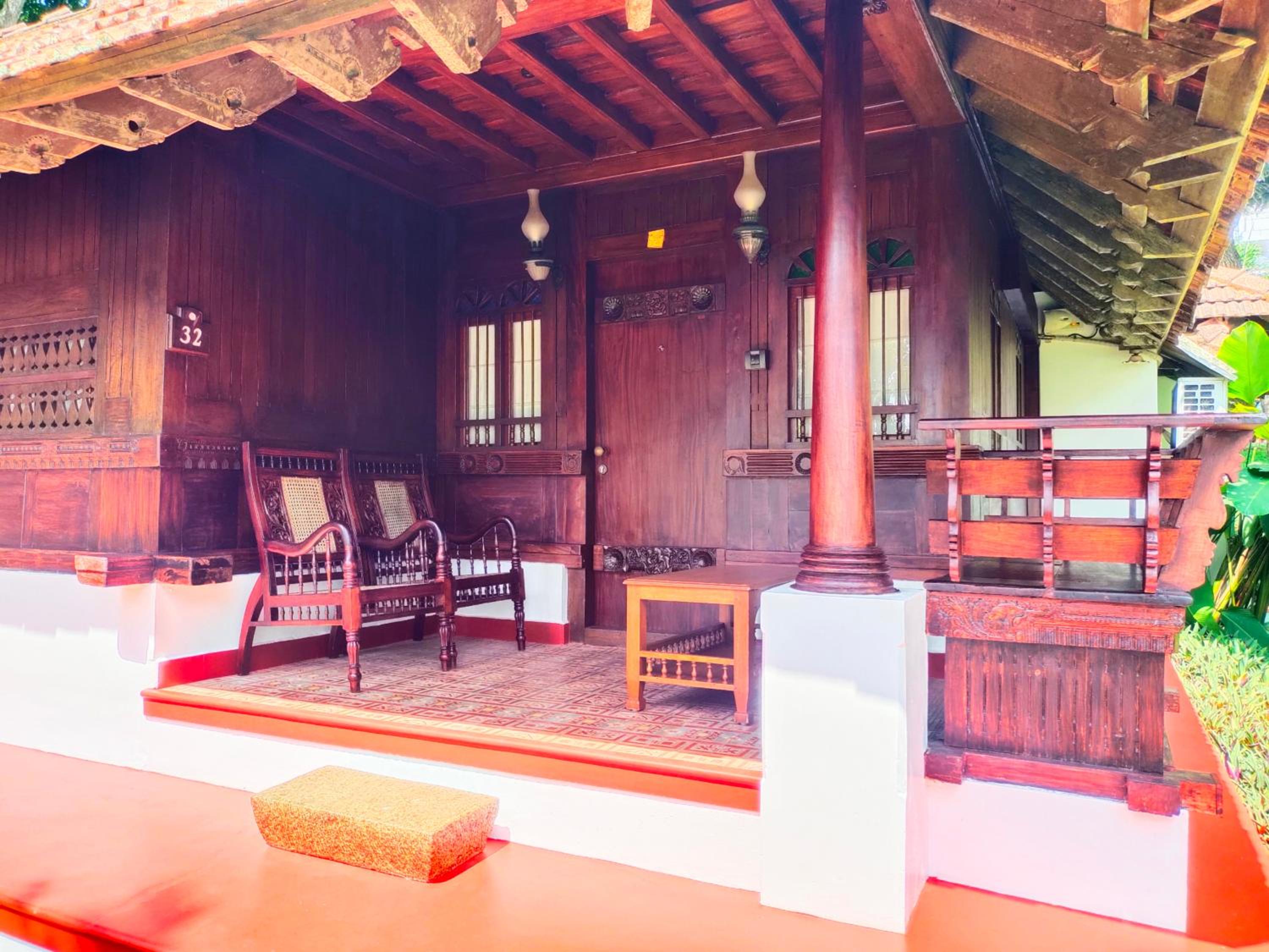 Villa with Private Pool - Photo 13