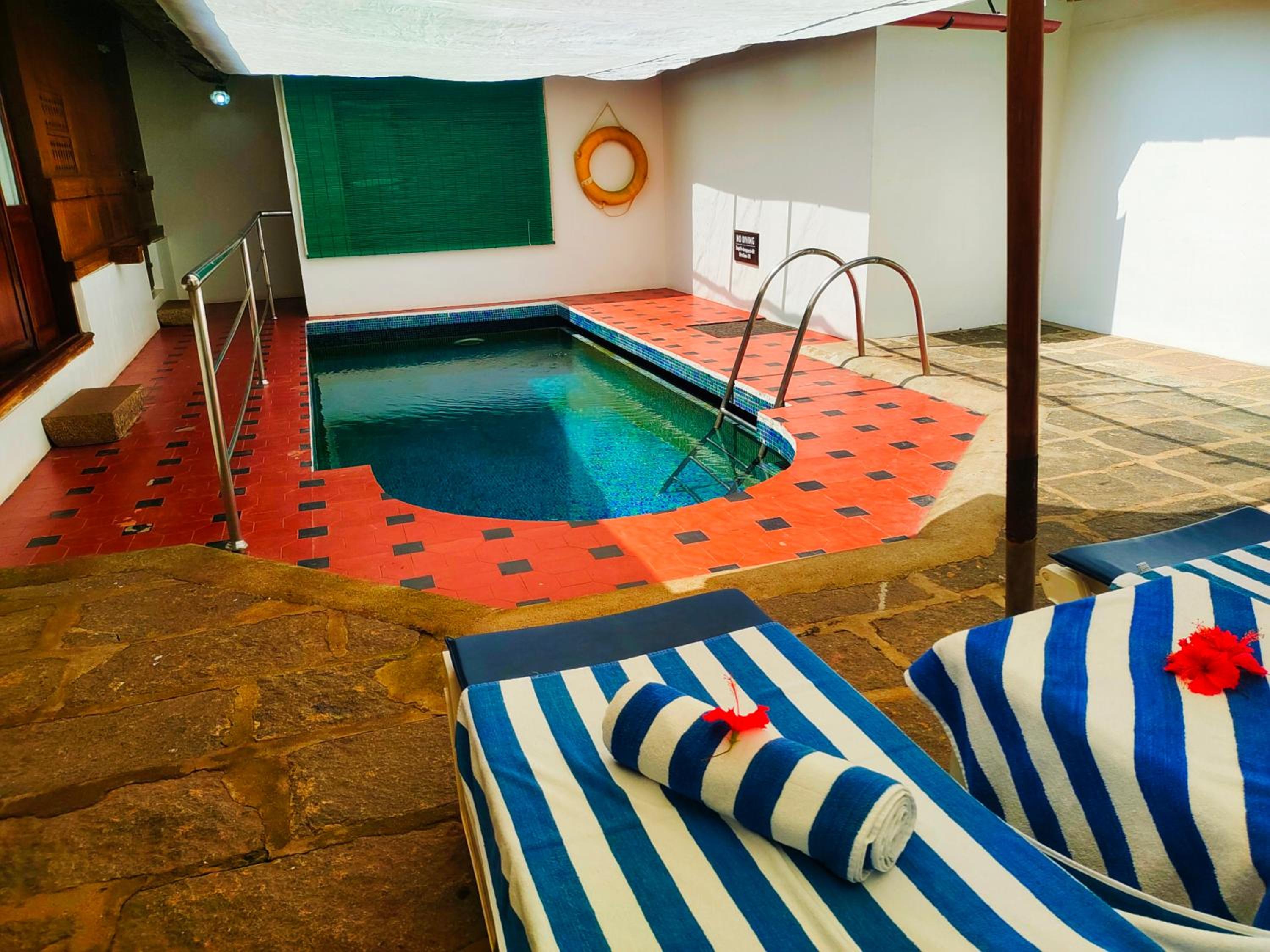 Villa with Private Pool - Photo 8