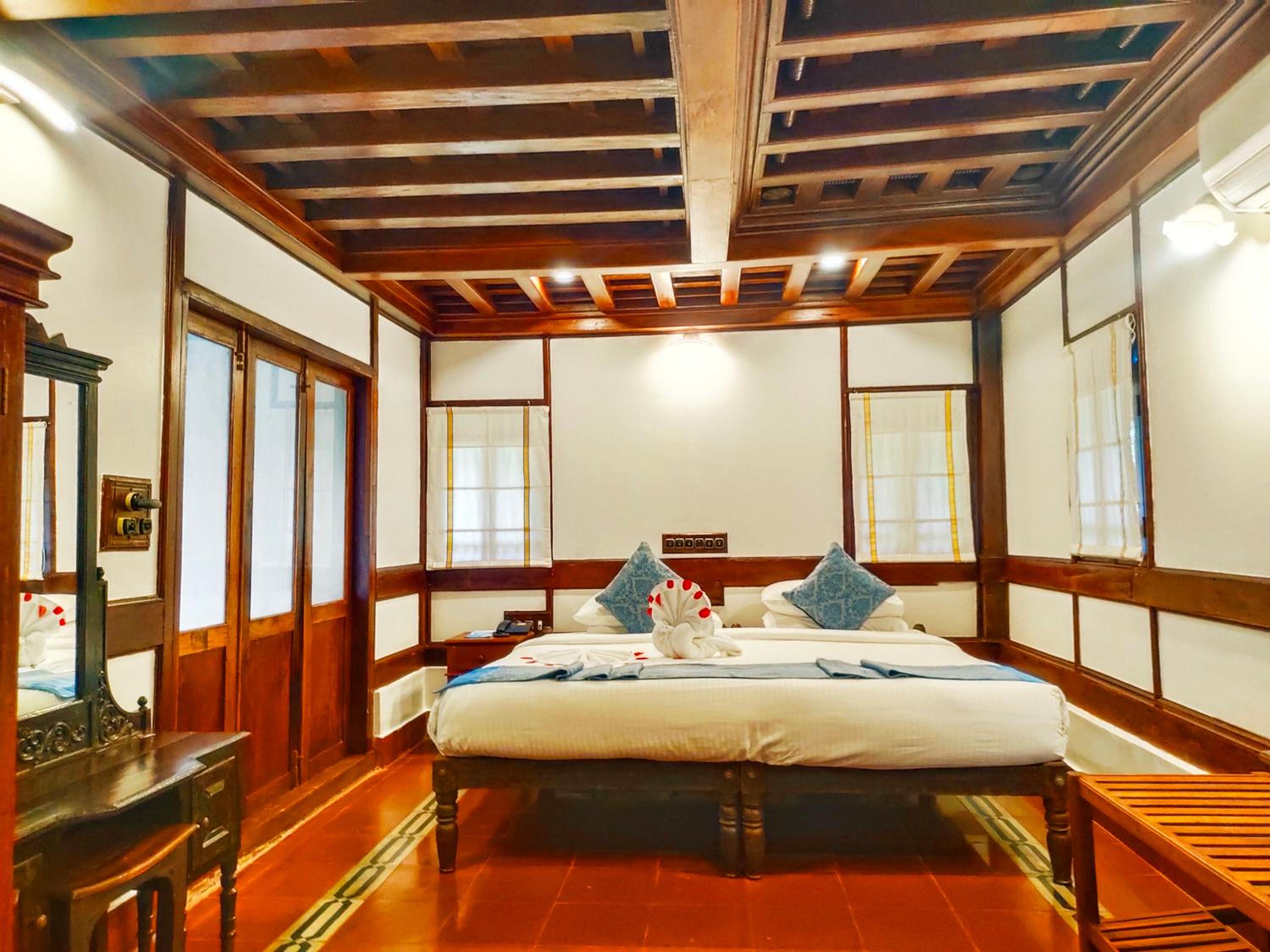 Villa with Private Pool - Photo 10
