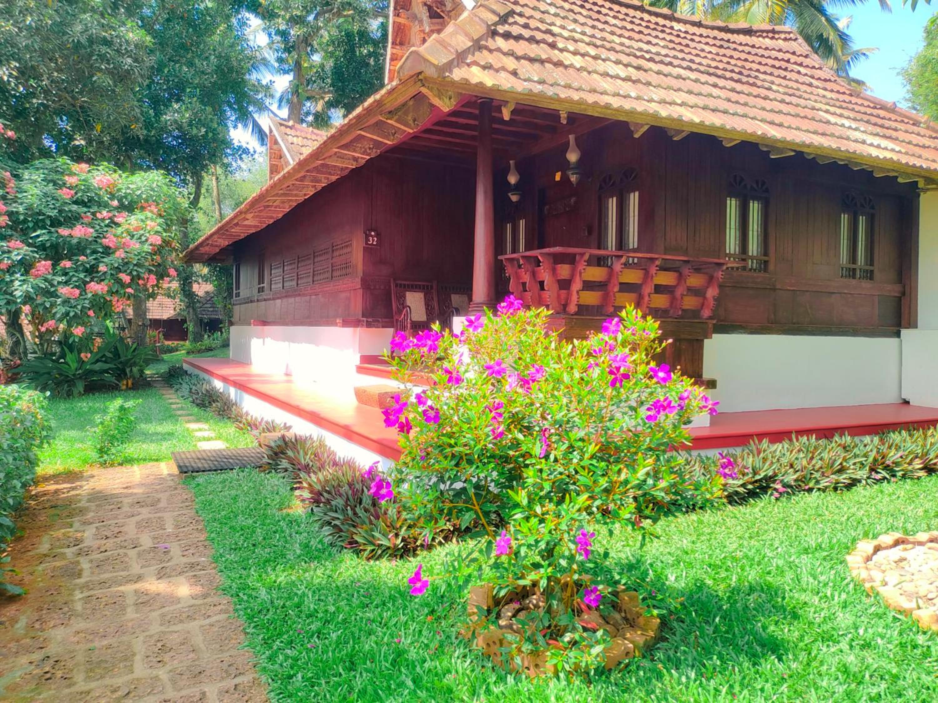 Villa with Private Pool - Photo 29