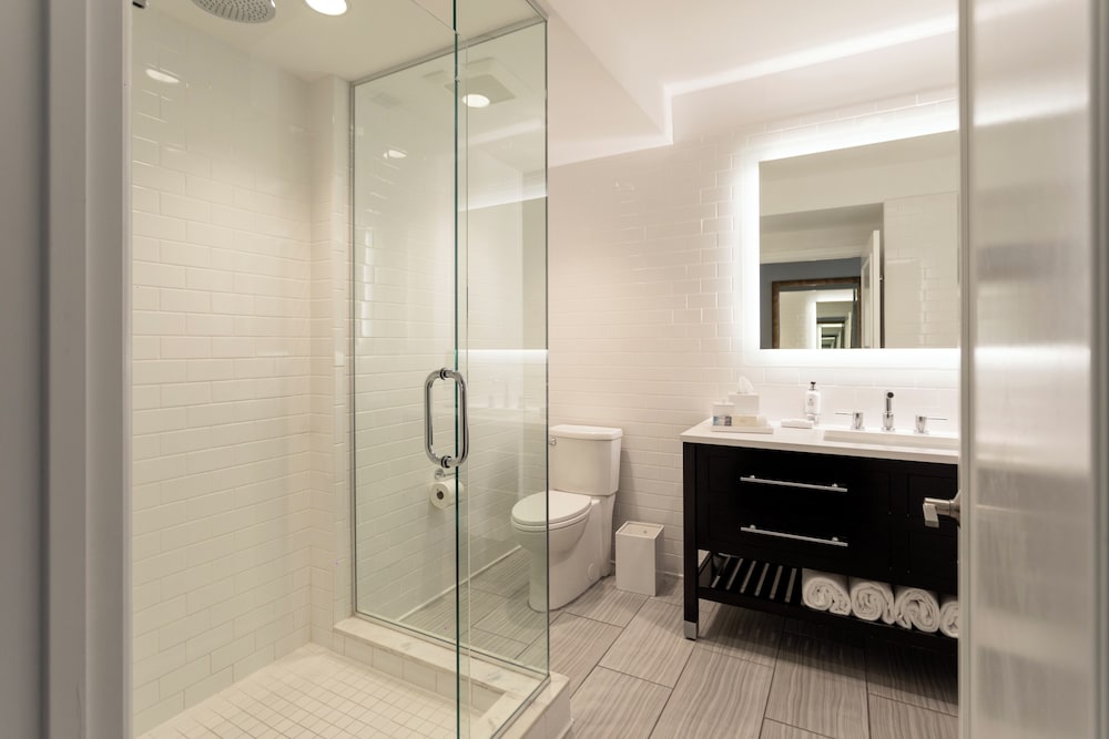 Suite, 1 Bedroom, Oceanfront (veranda, 1 King Primary/1 Queen Sofa)