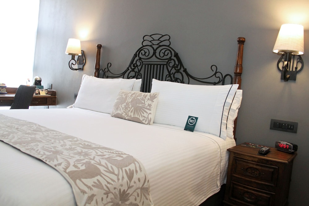 Deluxe Double Room, 1 King Bed thumbnail 6