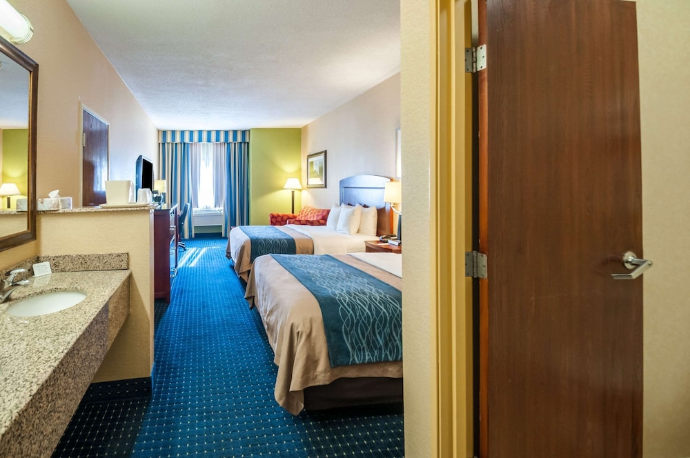 Standard Room, 2 Queen Beds, Non Smoking - Photo 2