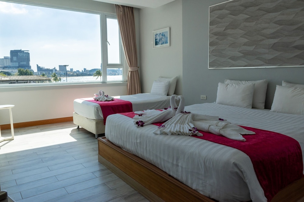 Side Sea View Triple Room