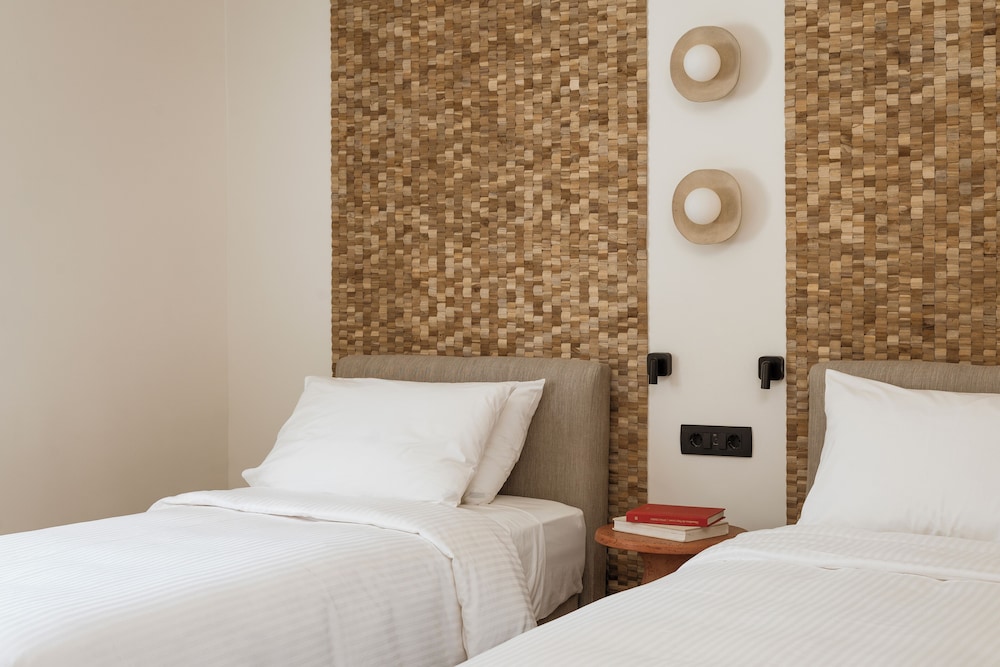 Superior Two Bedroom Suite with Sea View - Photo 2