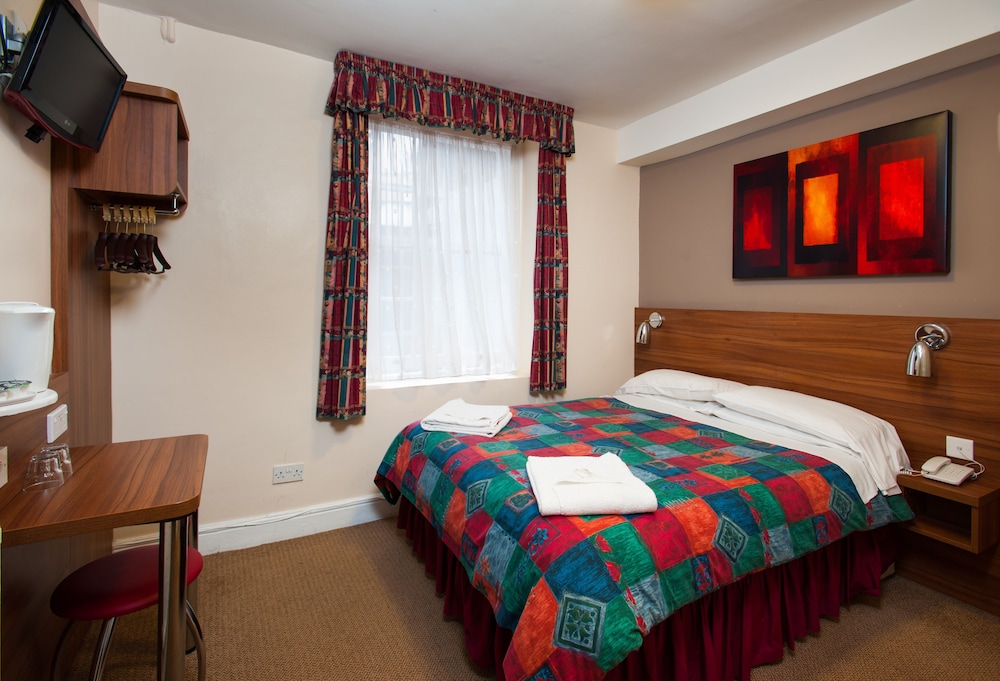 Basic Double Room, Shared Bathroom photo 3