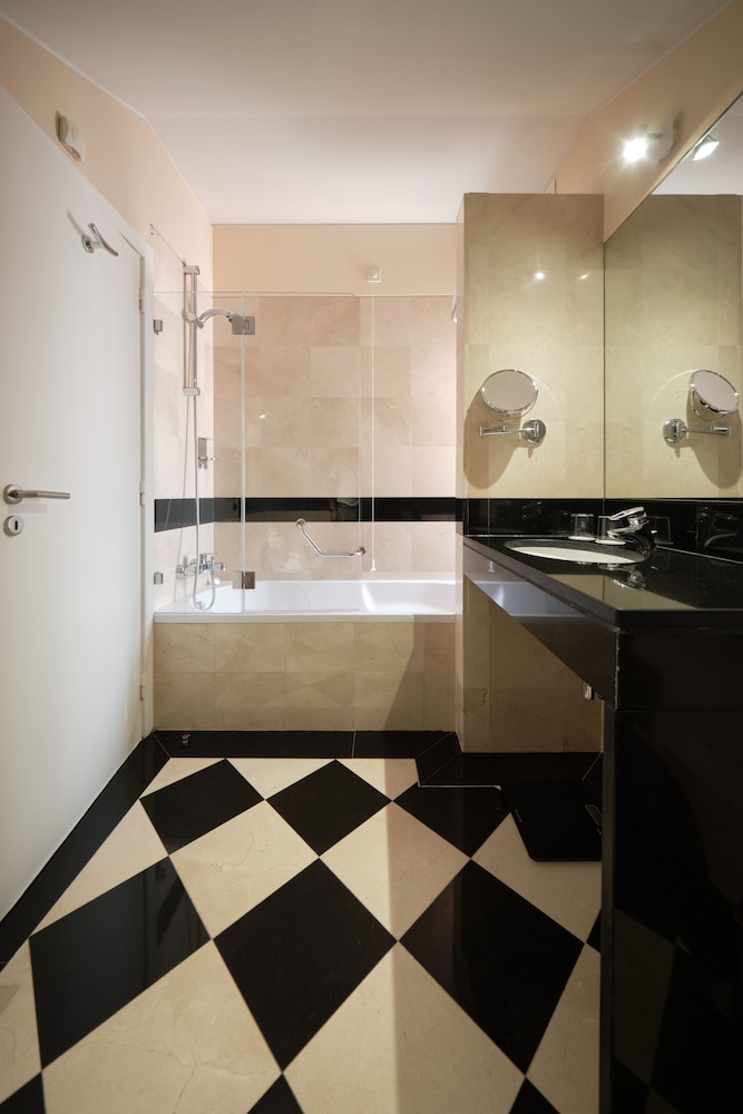 Deluxe Double Room (Panoramic View) - Photo 8