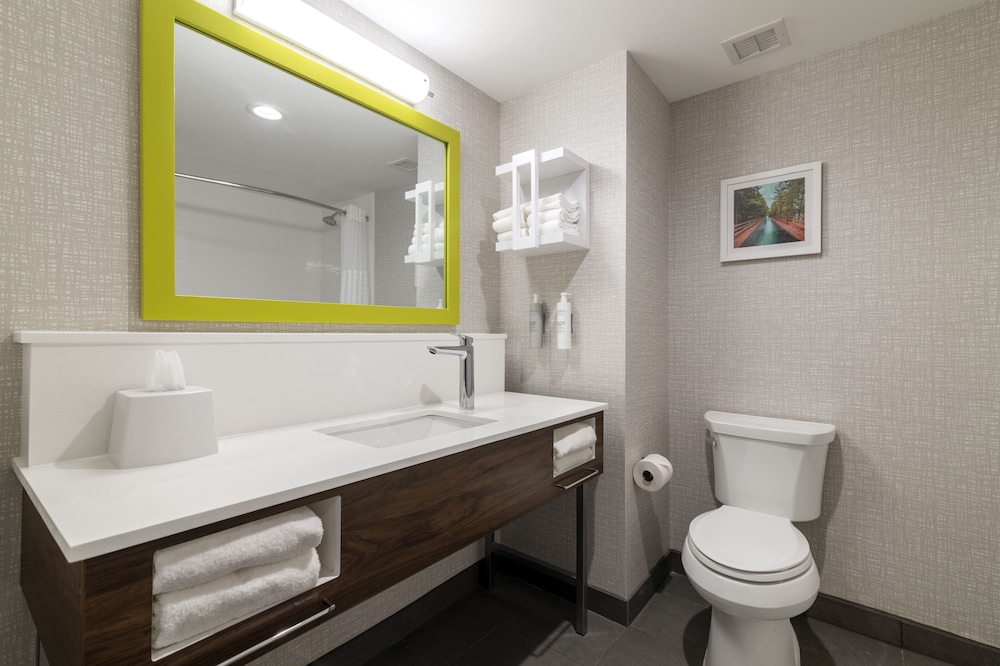 Room, 2 Queen Beds, Accessible, Bathtub (Mobility & Hearing) - Photo 2