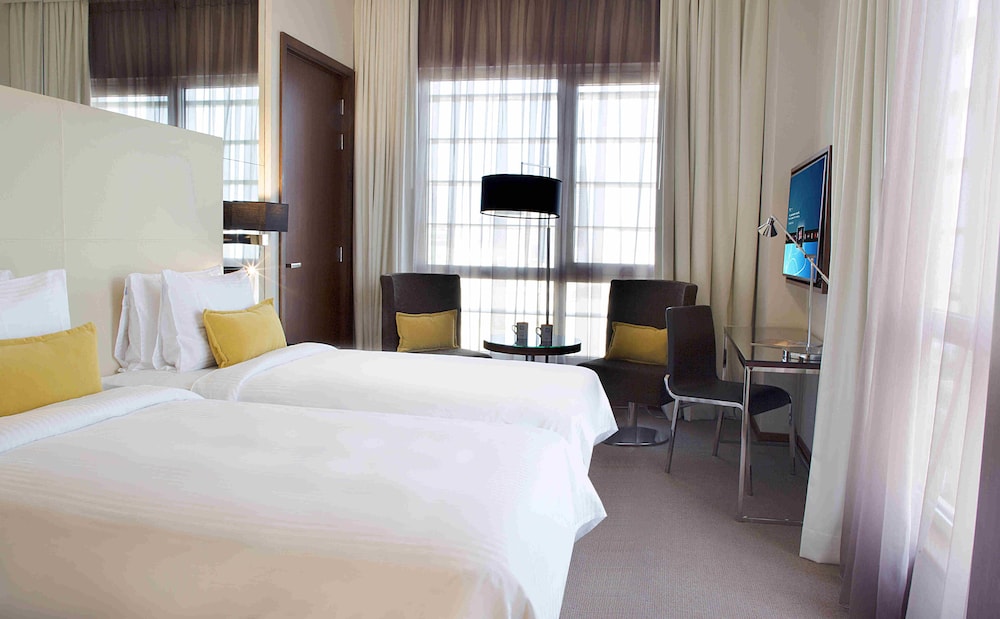 Room, 2 Twin Beds, Sea View - Photo 1