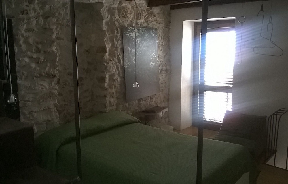 House, 2 Bedrooms photo 1