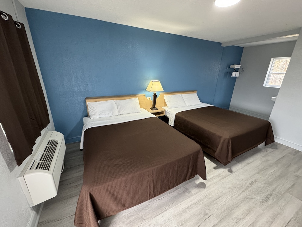 Room, 2 Queen Beds, Smoking, Garden View photo 1