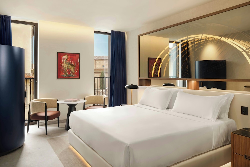 Premier Room, 1 King Bed, Balcony