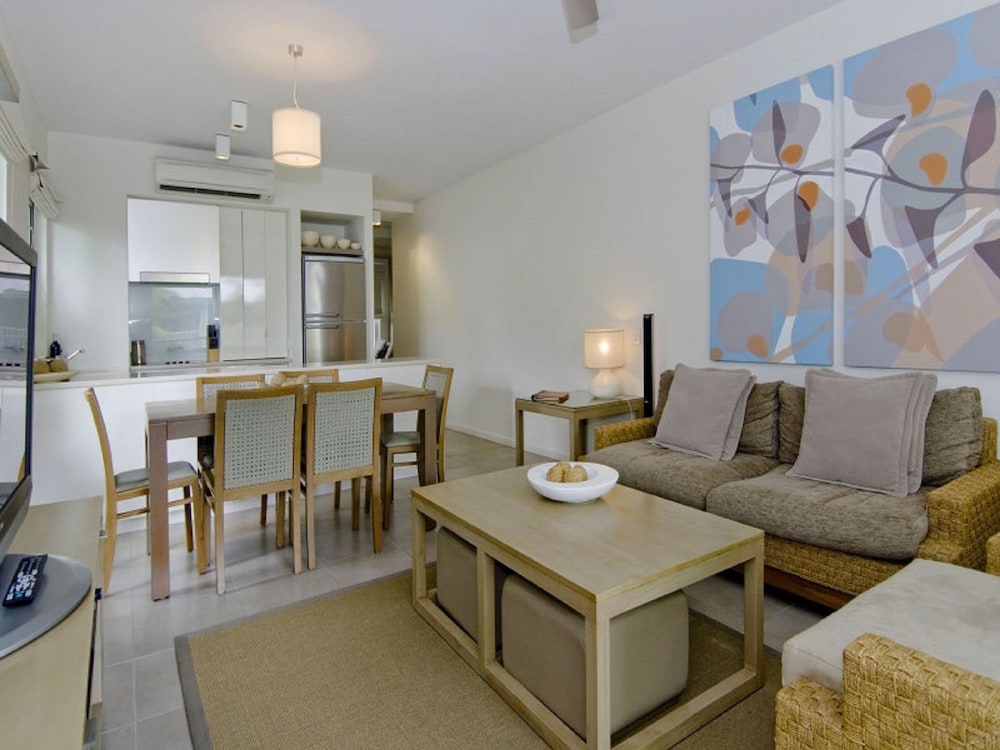 Luxury Apartment, 3 Bedrooms, Pool View, Poolside photo 1