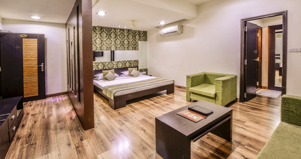 Executive Room - Photo 6
