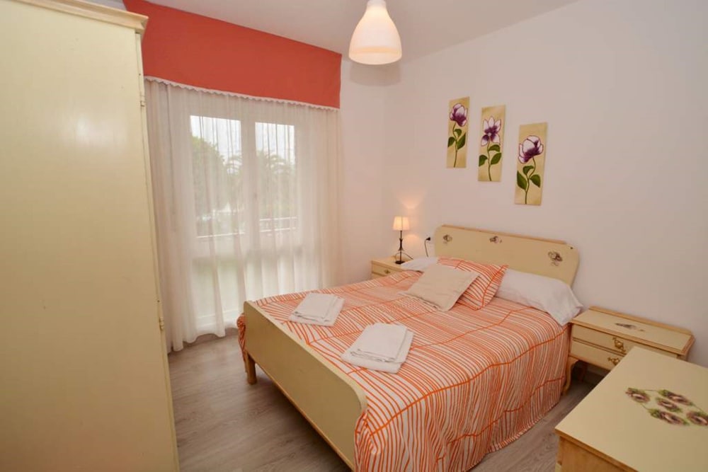 Family Apartment, 4 Bedrooms, Garden View photo 2