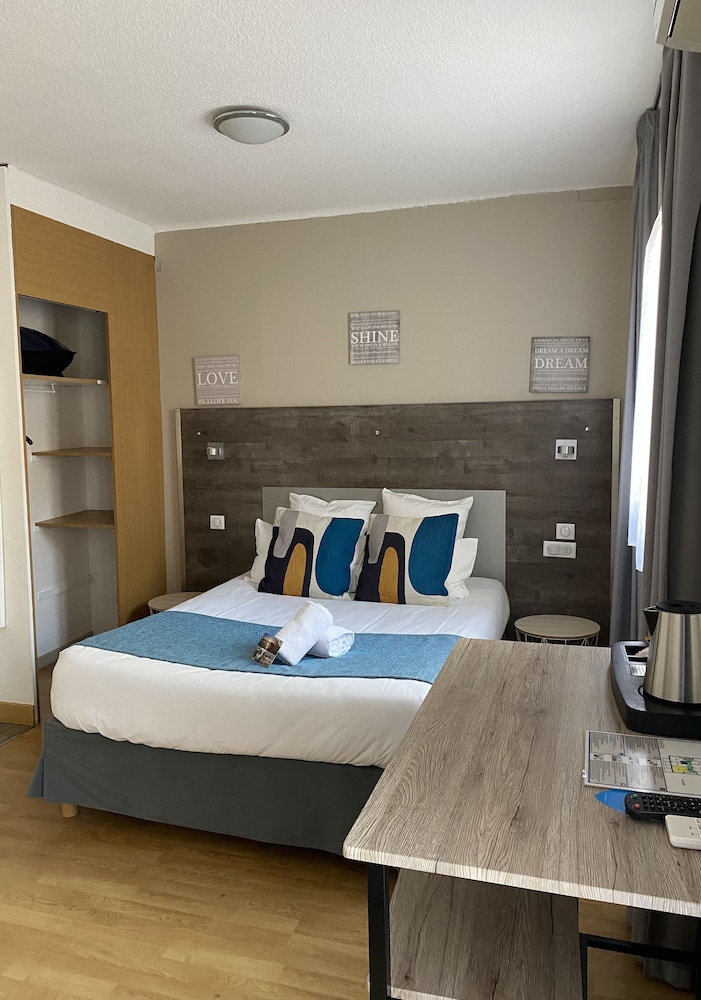 Economy Triple Room, Courtyard View