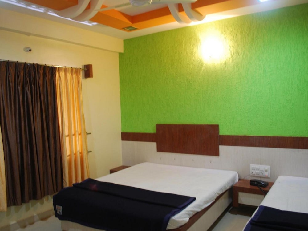 Deluxe Triple Room, Multiple Beds photo 2