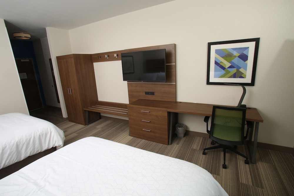 Standard Room, 2 Queen Beds, Accessible (Hearing) photo 2
