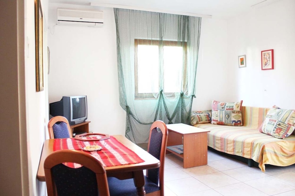 Apartment (B) photo 1