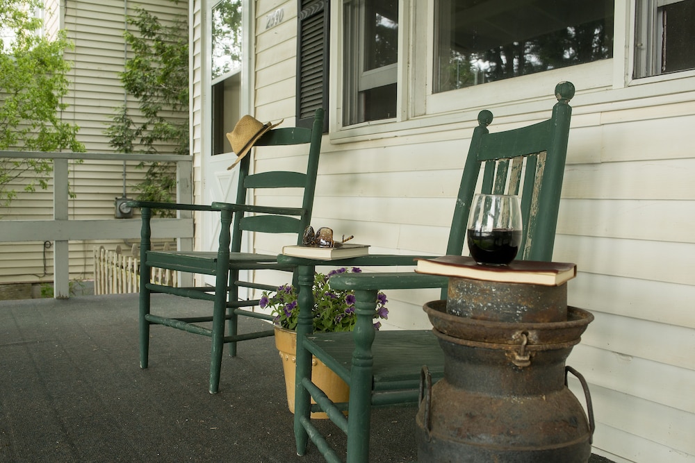 Cottage (Maple) photo 1