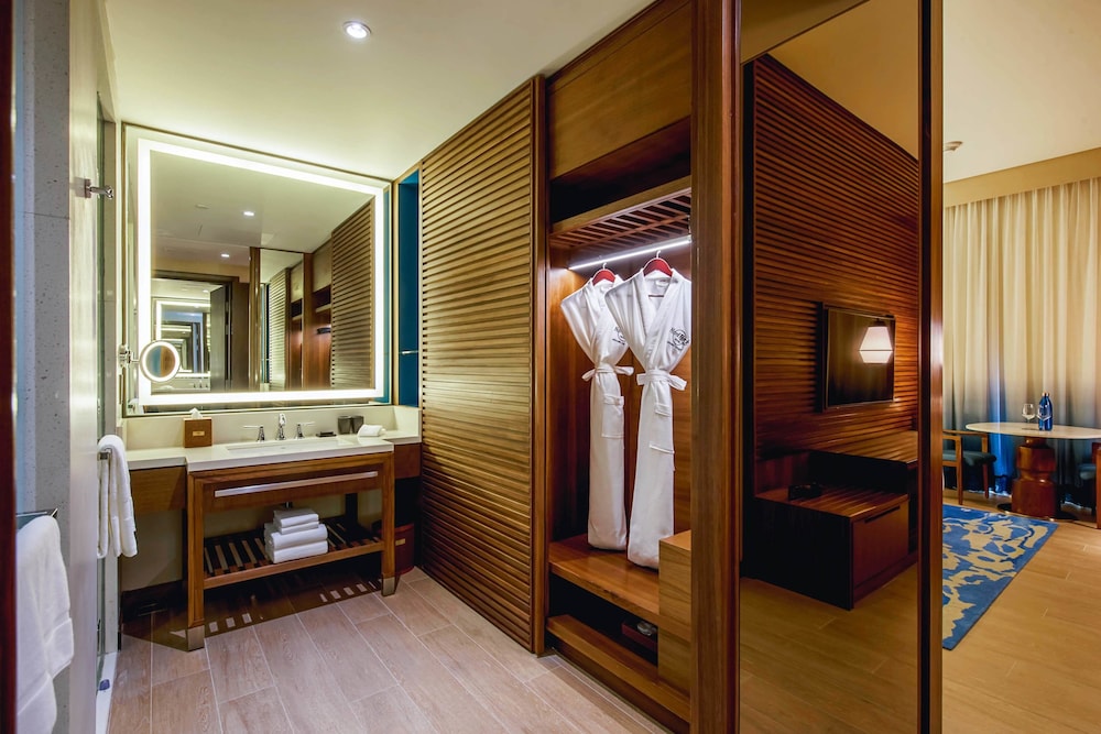 Royal Room, 2 Double Beds (Rock Royalty)