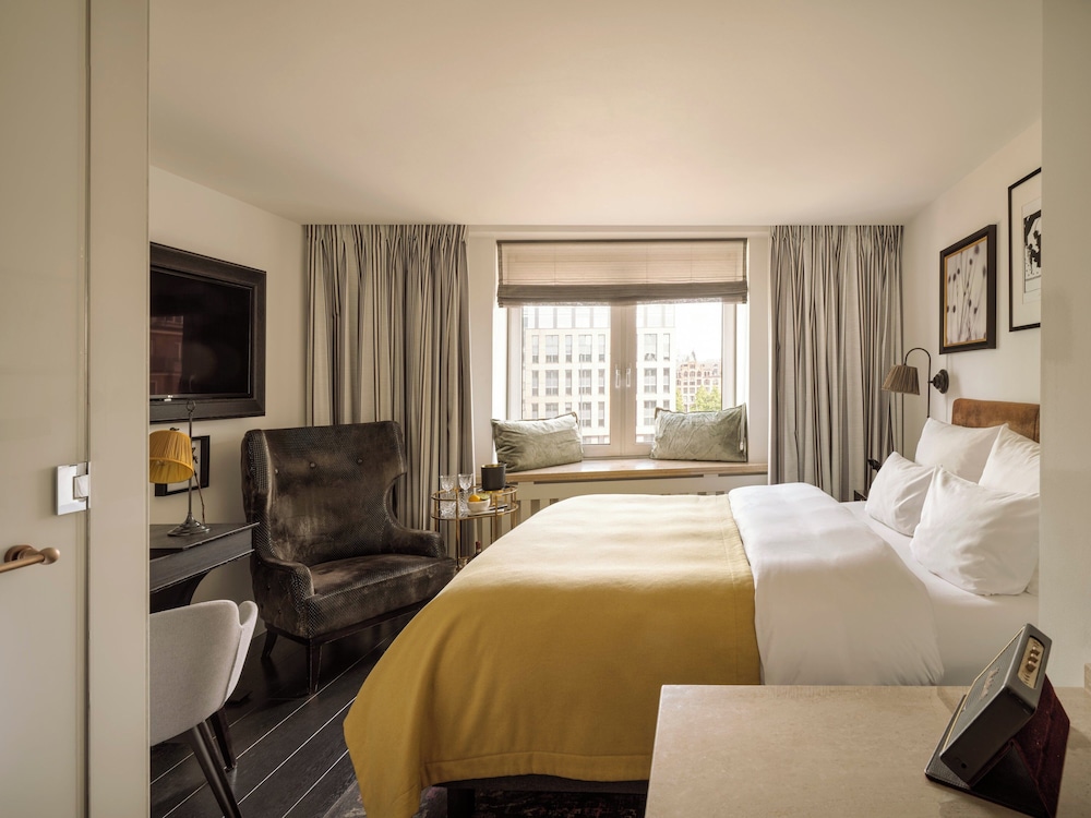 Room (Nikolai Boutique)