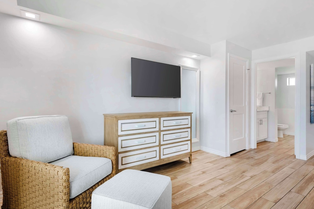 Standard Room, 2 Double Beds, Non Smoking, Balcony (Larger Room;Gulf View) - Photo 5