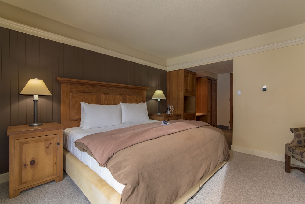 Superior Room, 1 King Bed (Heritage) photo 2