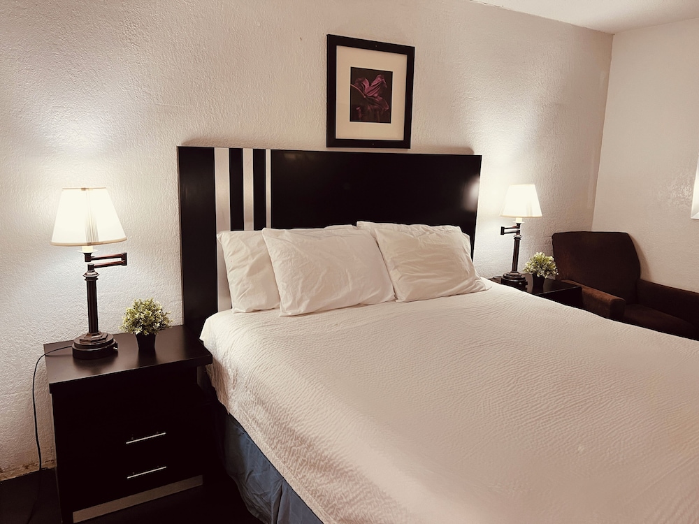 Upgraded, Room, 1 Queen Bed, Non Smoking - Photo 6