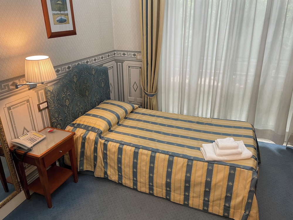 Deluxe Single Room, 1 Twin Bed, Ensuite, Park View photo 1