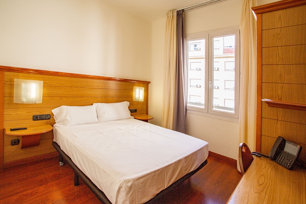 Double or Twin Room - Photo 5