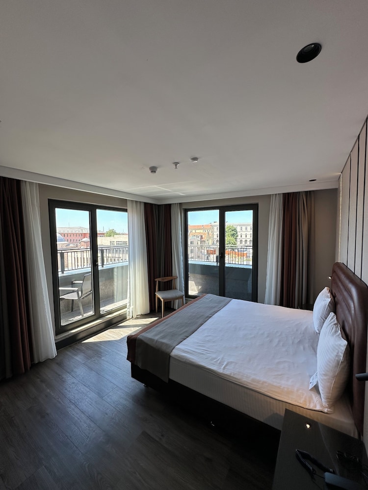 Junior Suite King with Balcony photo 1