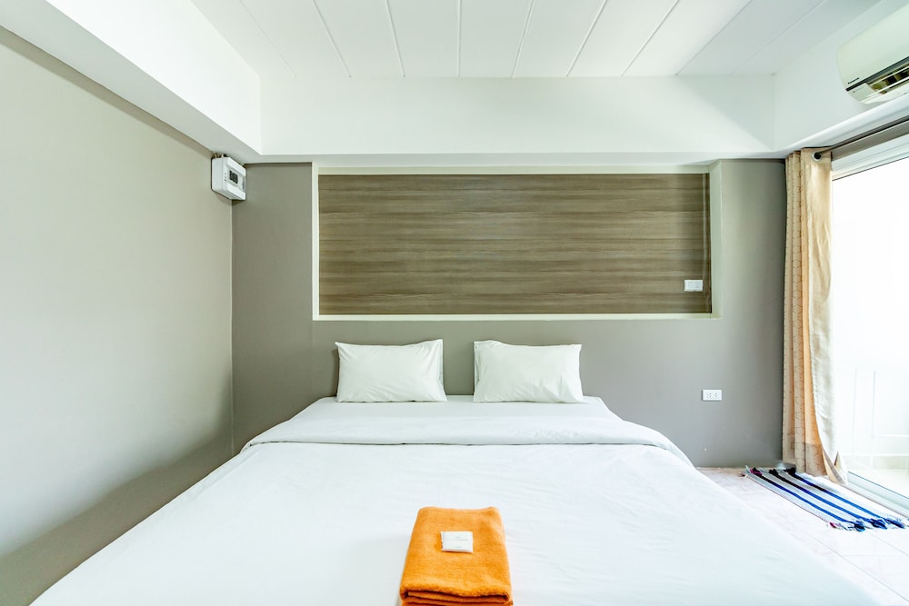 Standard King Room photo 2