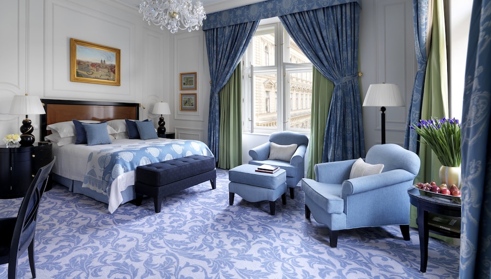 Grand Room, 1 King Bed, Non Smoking (Renaissance)