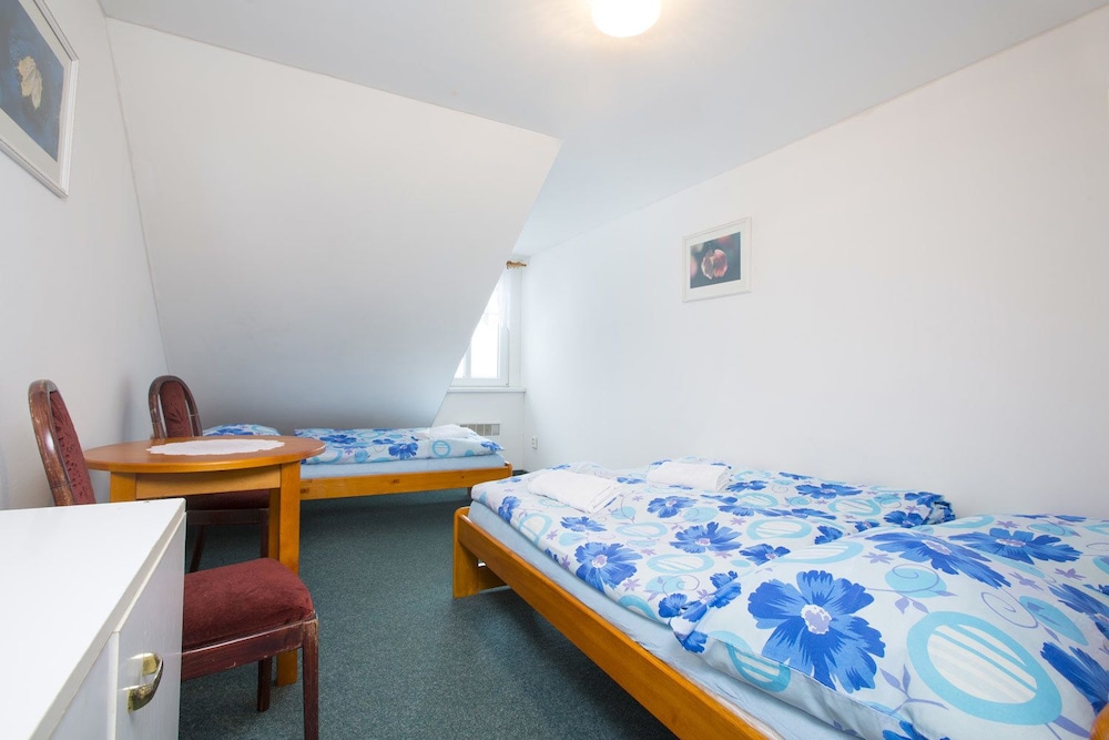 Triple Room, Ensuite photo 2