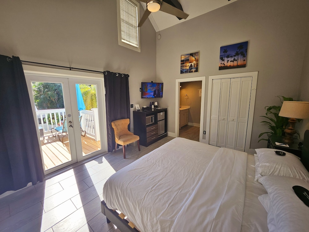 Room 26 - Premium - King Bed - Adult Only 21+