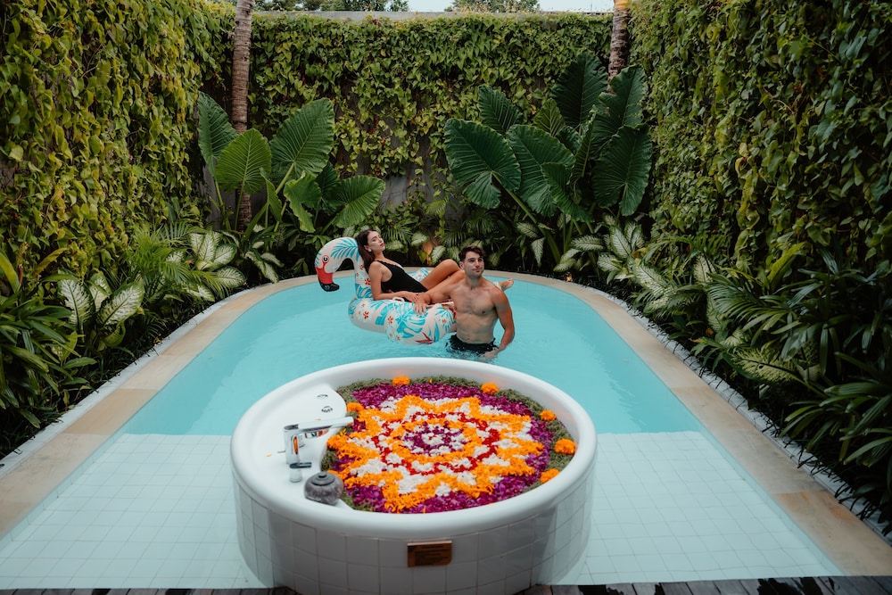Smart Loft One Bedroom Villa with Private Pool & Jacuzzi - Photo 12