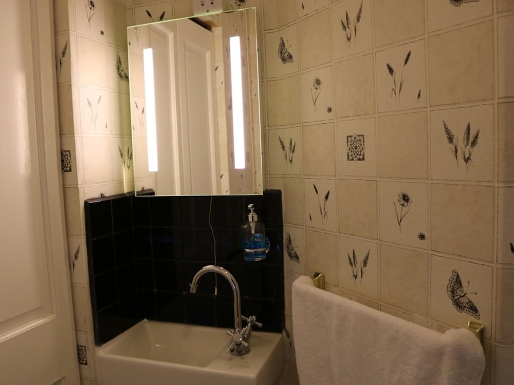 Double or Twin Room, Ensuite - Photo 6