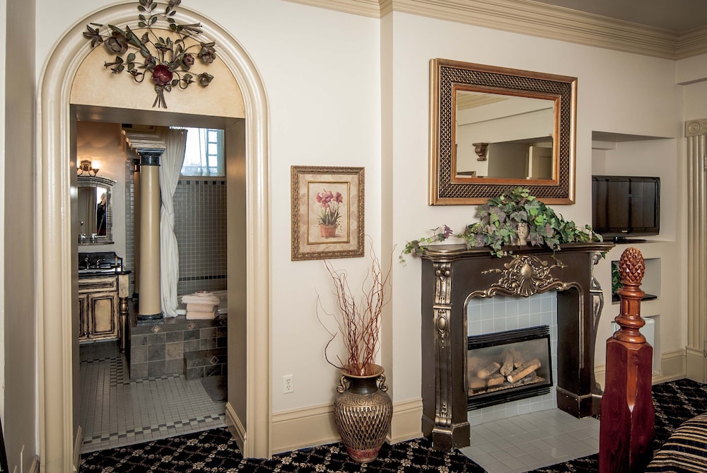 Suite (The Kahn Mansion Suite) photo 3