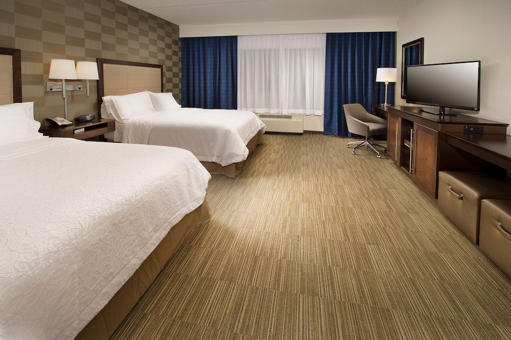 Room, 2 Queen Beds, Accessible, Bathtub