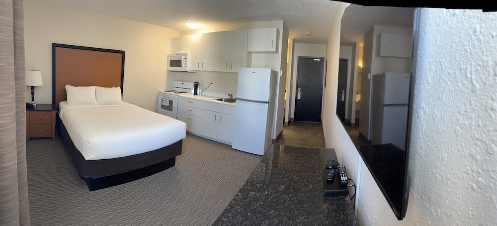 Deluxe Studio, 1 Queen Bed, Kitchenette photo 1