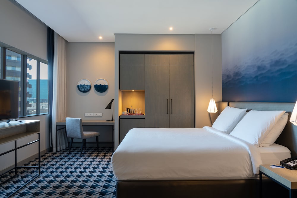 Classic Room, 1 King Bed, Non Smoking, City View