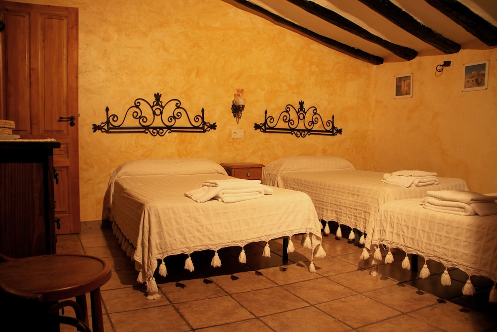 Family House, Multiple Bedrooms, Kitchen, Courtyard Area