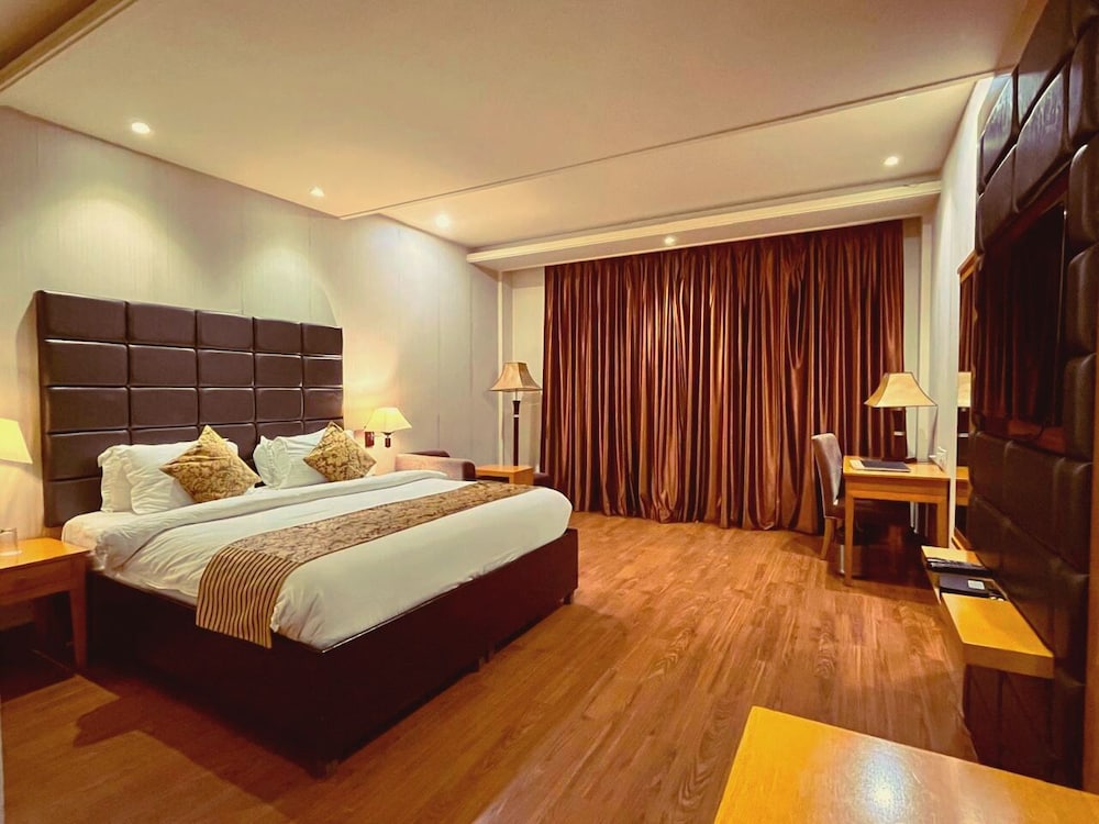 Executive Suite with Private Balcony - Photo 1