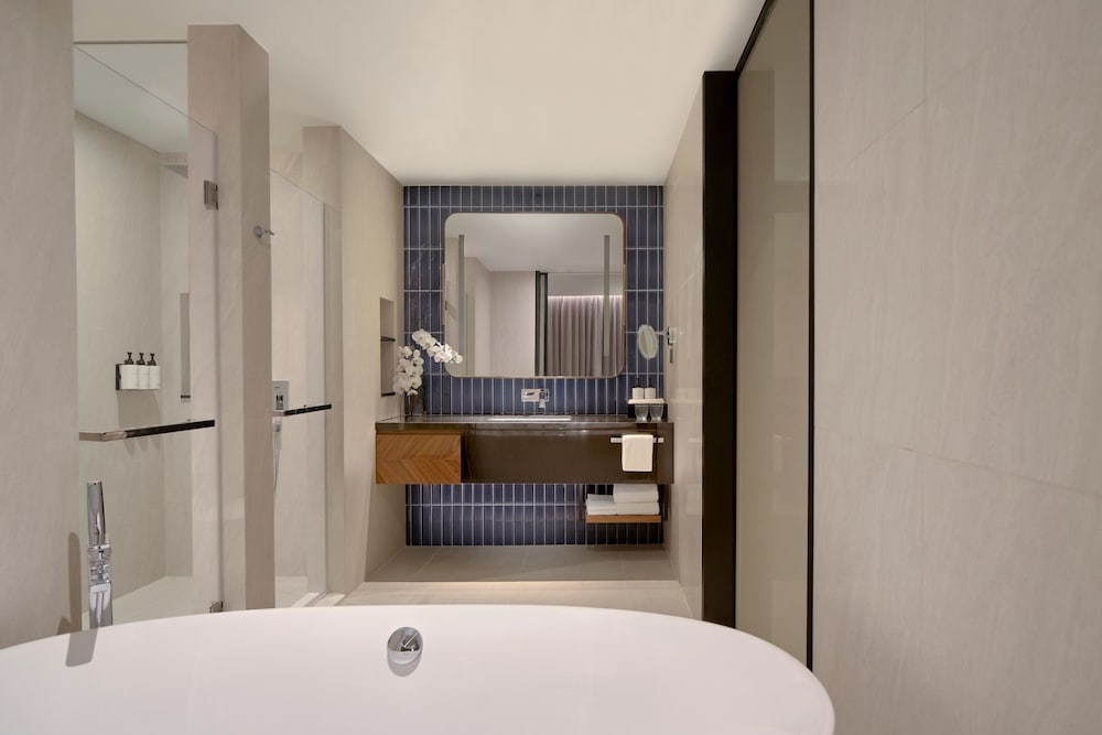 Premium Room, 1 King Bed, Club Lounge Access (High Floor) photo 3