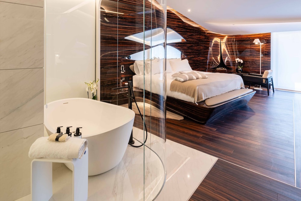 Premier Room