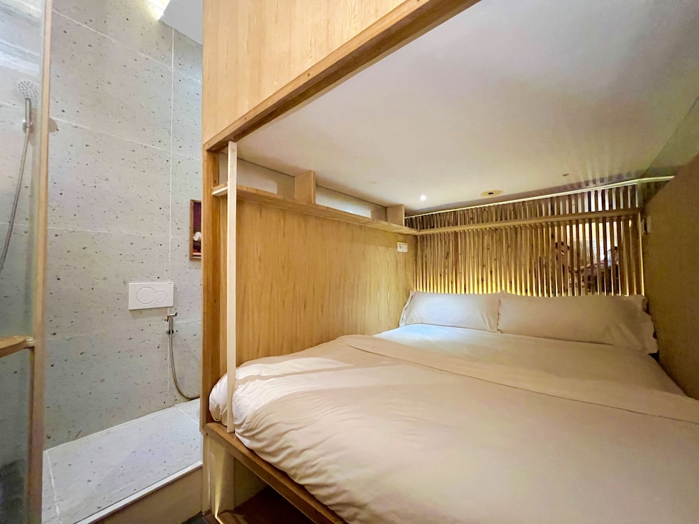 Private Double Bedroom - Photo 8
