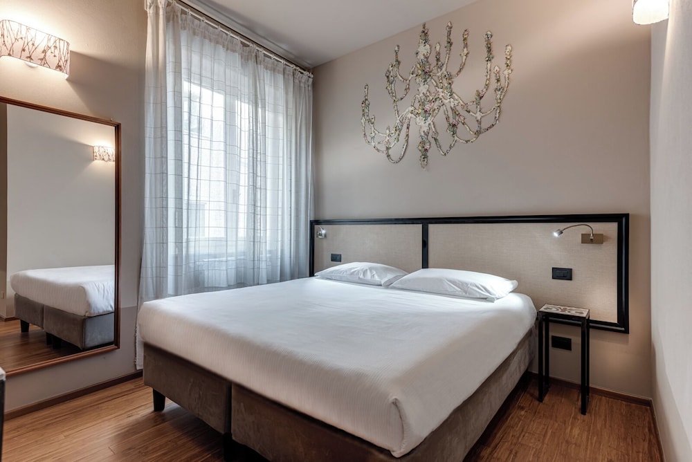 City Room photo 1