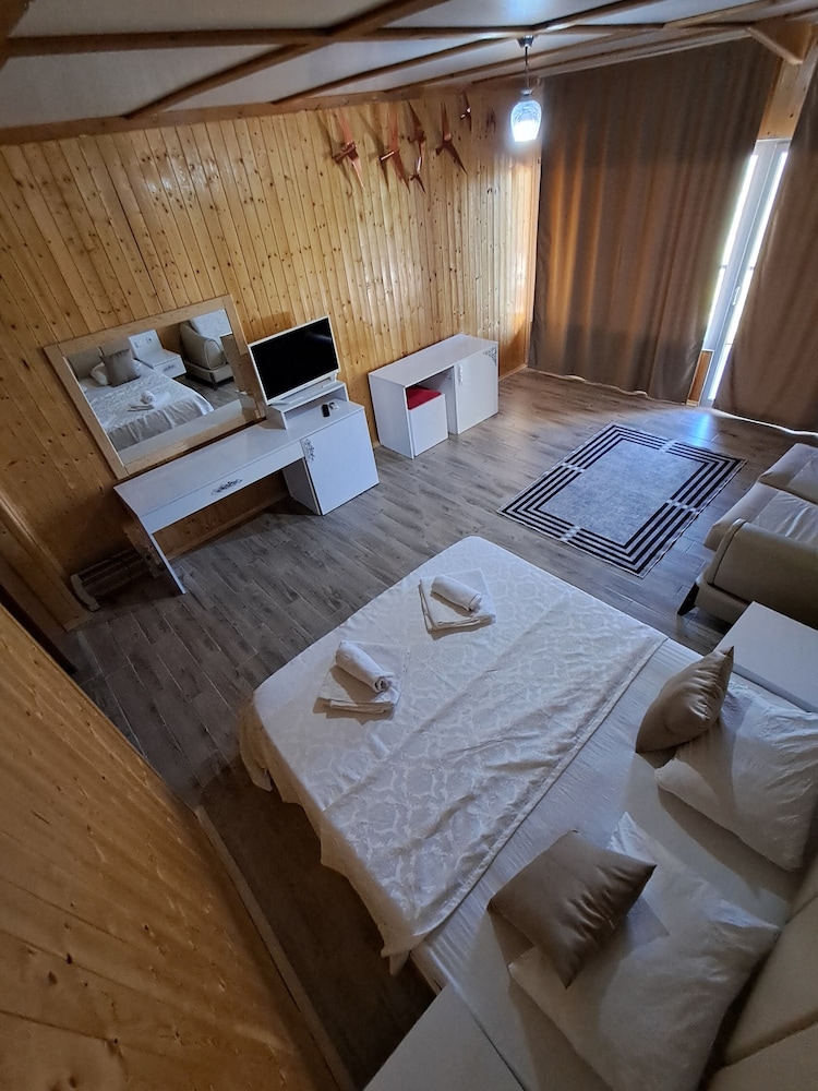 Grand Room photo 2