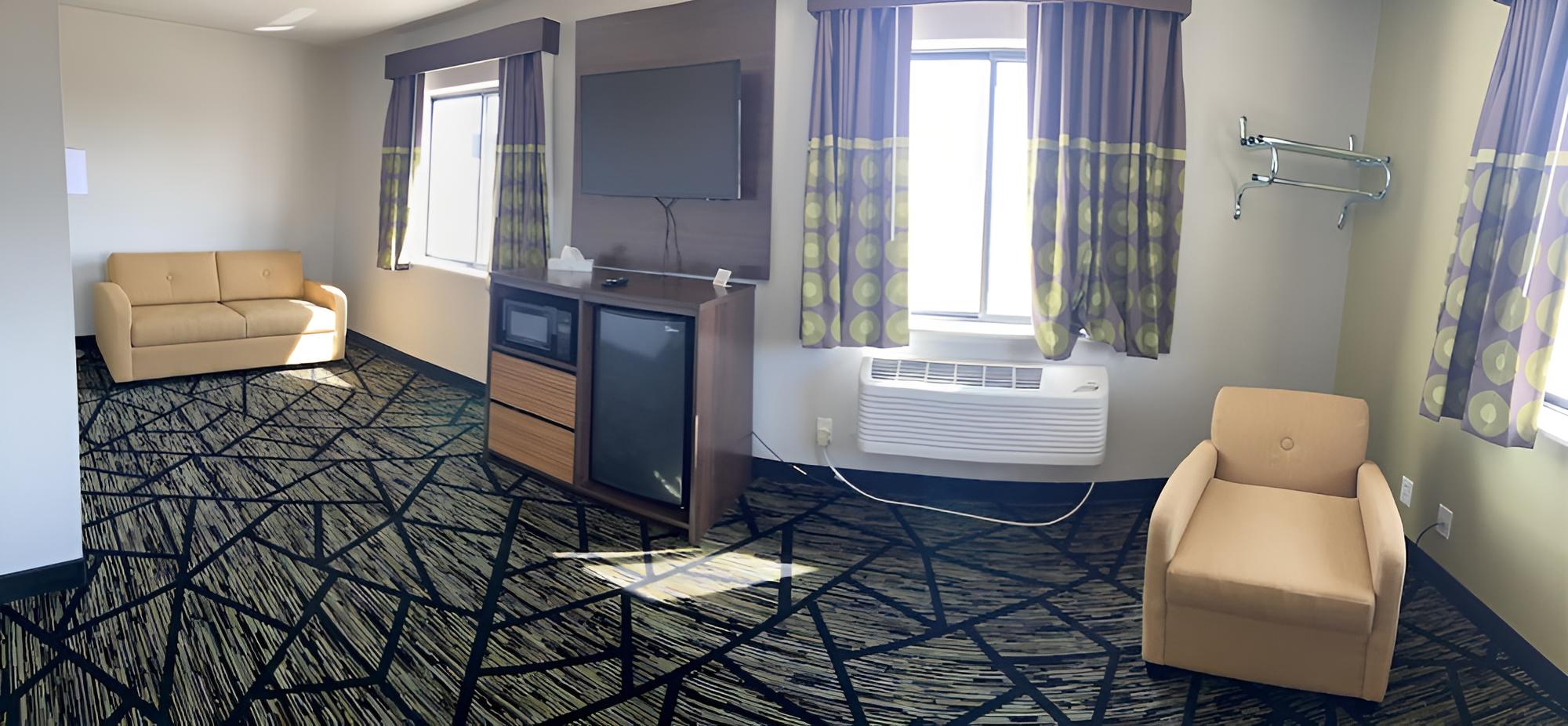 Suite, 1 King Bed, Non Smoking - Photo 4